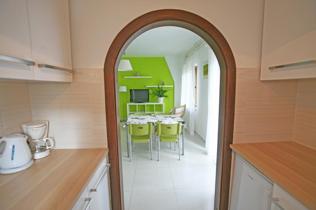 Apartments Maras ポレッチ 部屋 写真