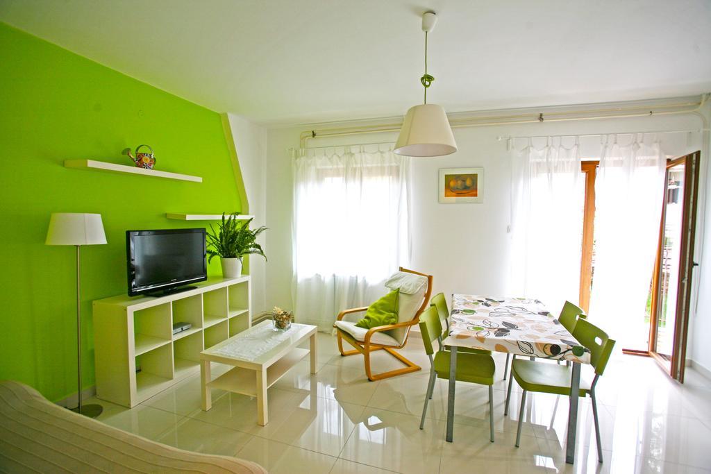 Apartments Maras ポレッチ 部屋 写真